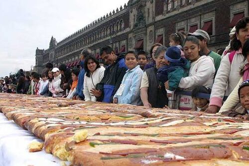 Rosca de Reyes monumental en el Zócalo CDMX 2025: Regalos y diversión gratis este domingo