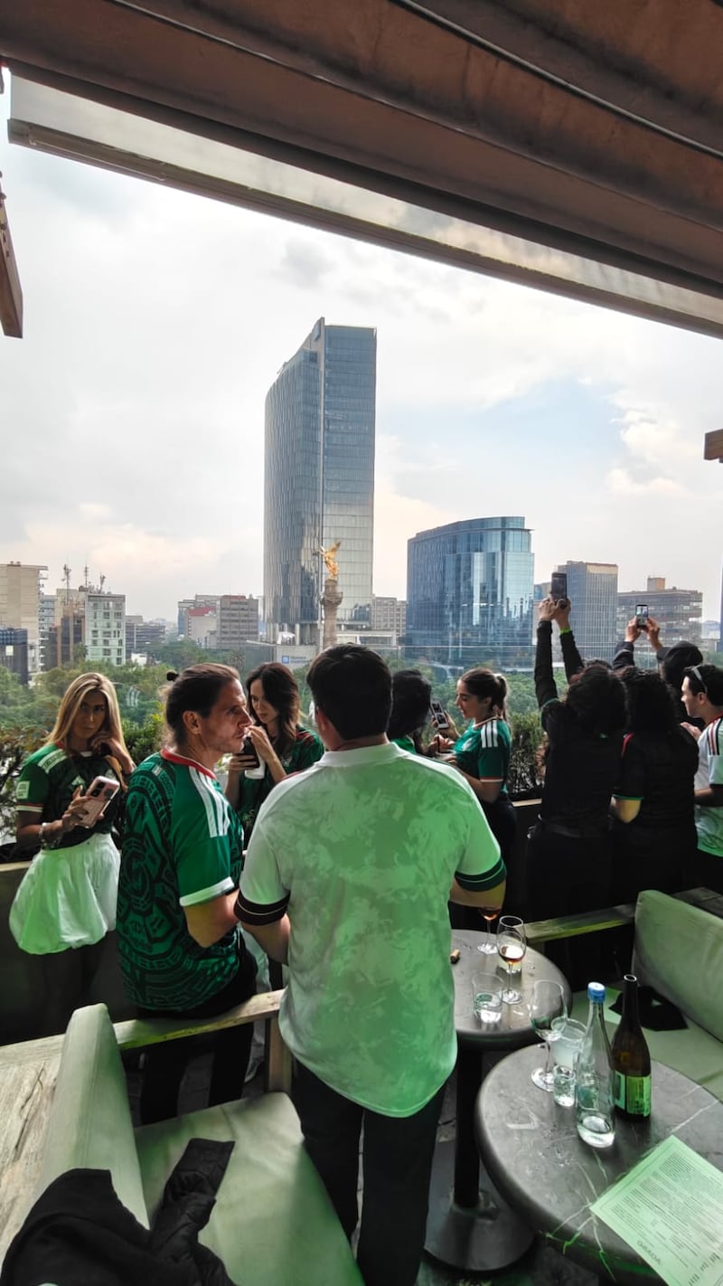 Desde terrazas con vista al Ángel de la Independencia hasta fan zones con pantallas gigantes y experiencias inmersivas, estos espacios prometen convertir cada encuentro en una auténtica celebración.