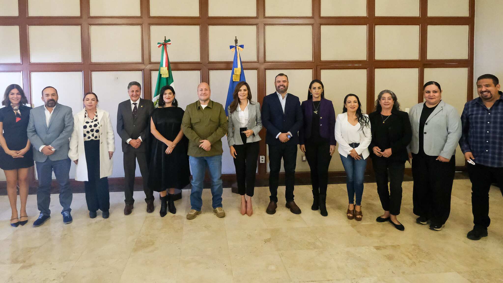 Los presidentes municipales de la Zona Metropolitana de Guadalajara tomaron protesta como integrantes de la Junta de Coordinación Metropolitana, en una ceremonia presidida por el gobernador de Jalisco, Enrique Alfaro. En el evento, también se ratificó a Verónica Delgadillo, presidenta municipal de Guadalajara, como presidenta de la Junta, quien ocupará el cargo durante los próximos seis meses.