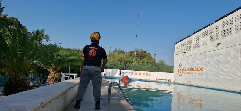 Para mitigar el incendio se utilizó agua de la alberca del Parque Tolteca.