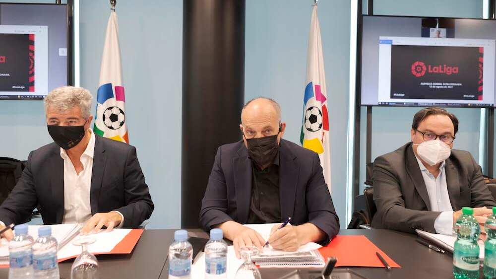 Equipos españoles aprueban fondo de inversión; Barça y Madrid dicen no