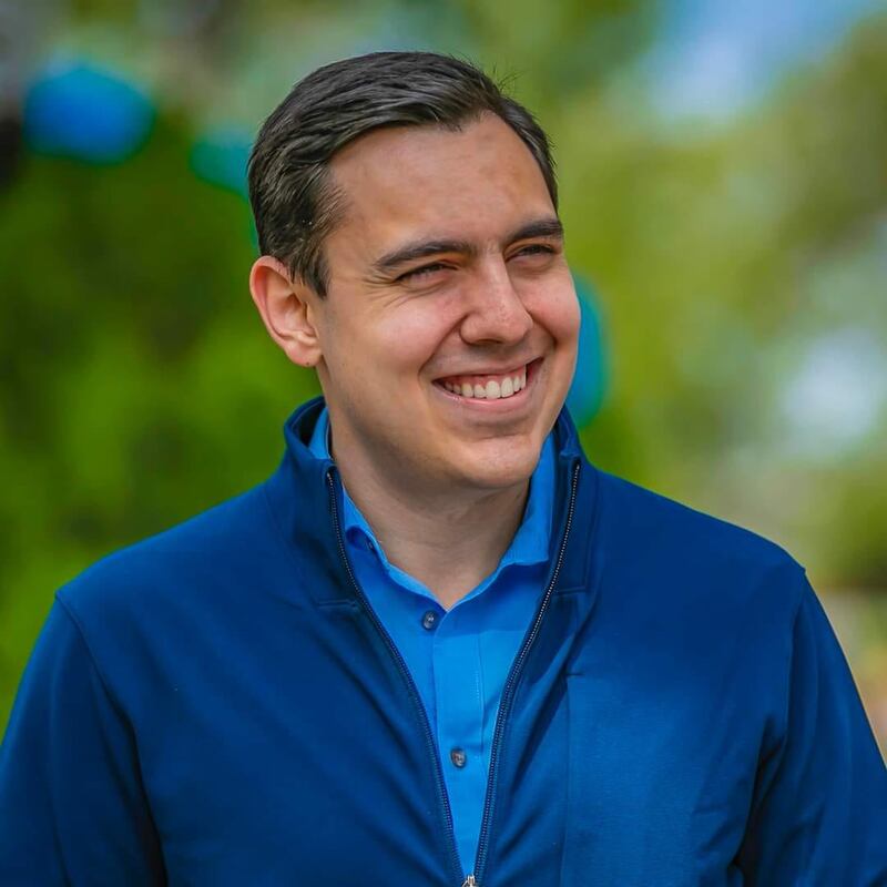 César Garza Arredondo podría suceder a su padre, César Garza, en la alcaldía de Apodaca.