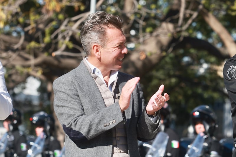 Pablo Lemus encabezó la entrega de los vehículos a la Policía Estatal y Policía Vial. CORTESÍA