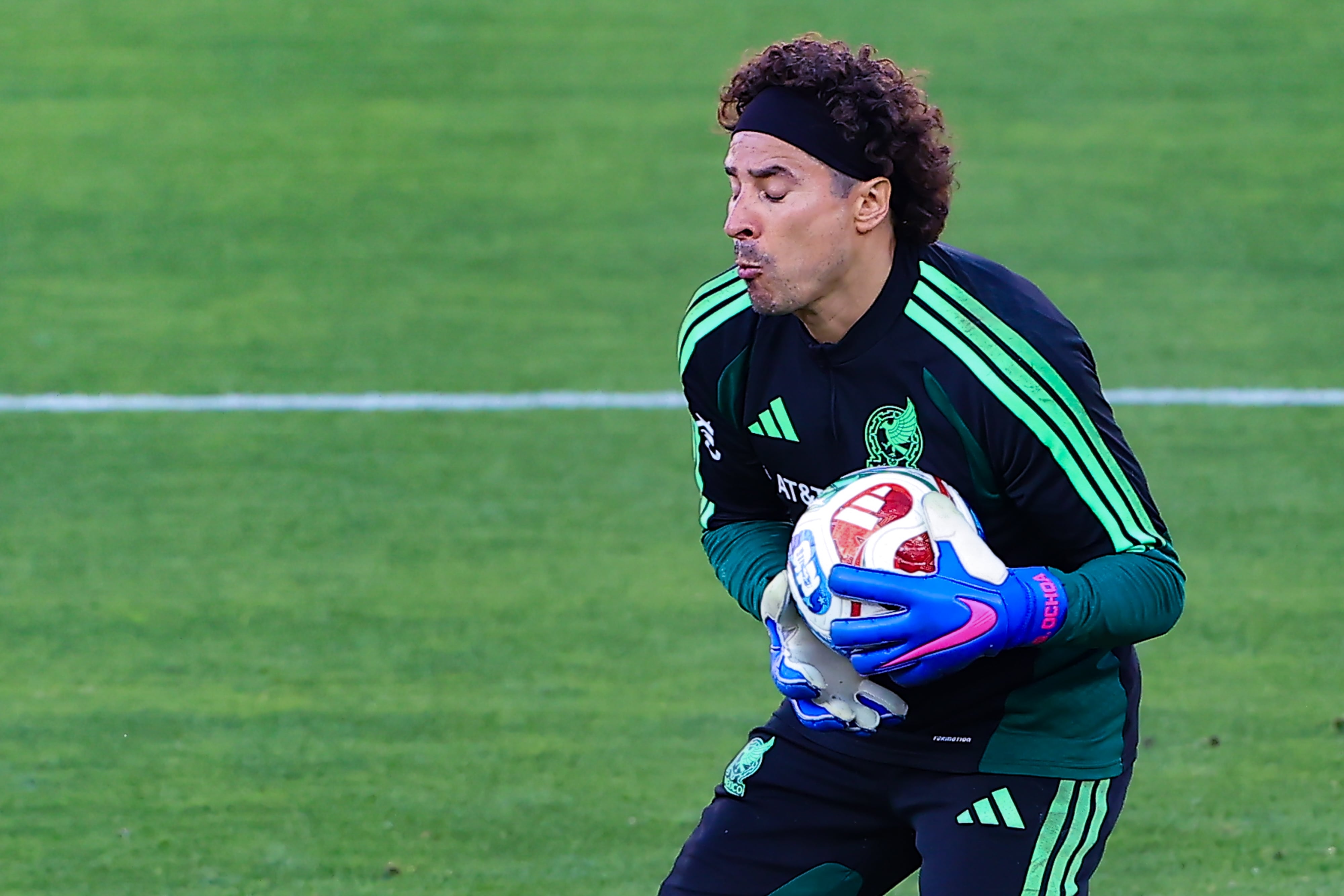 ¿Homenaje o injusticia? Guillermo Ochoa sería portero titular en el Mundial 2026