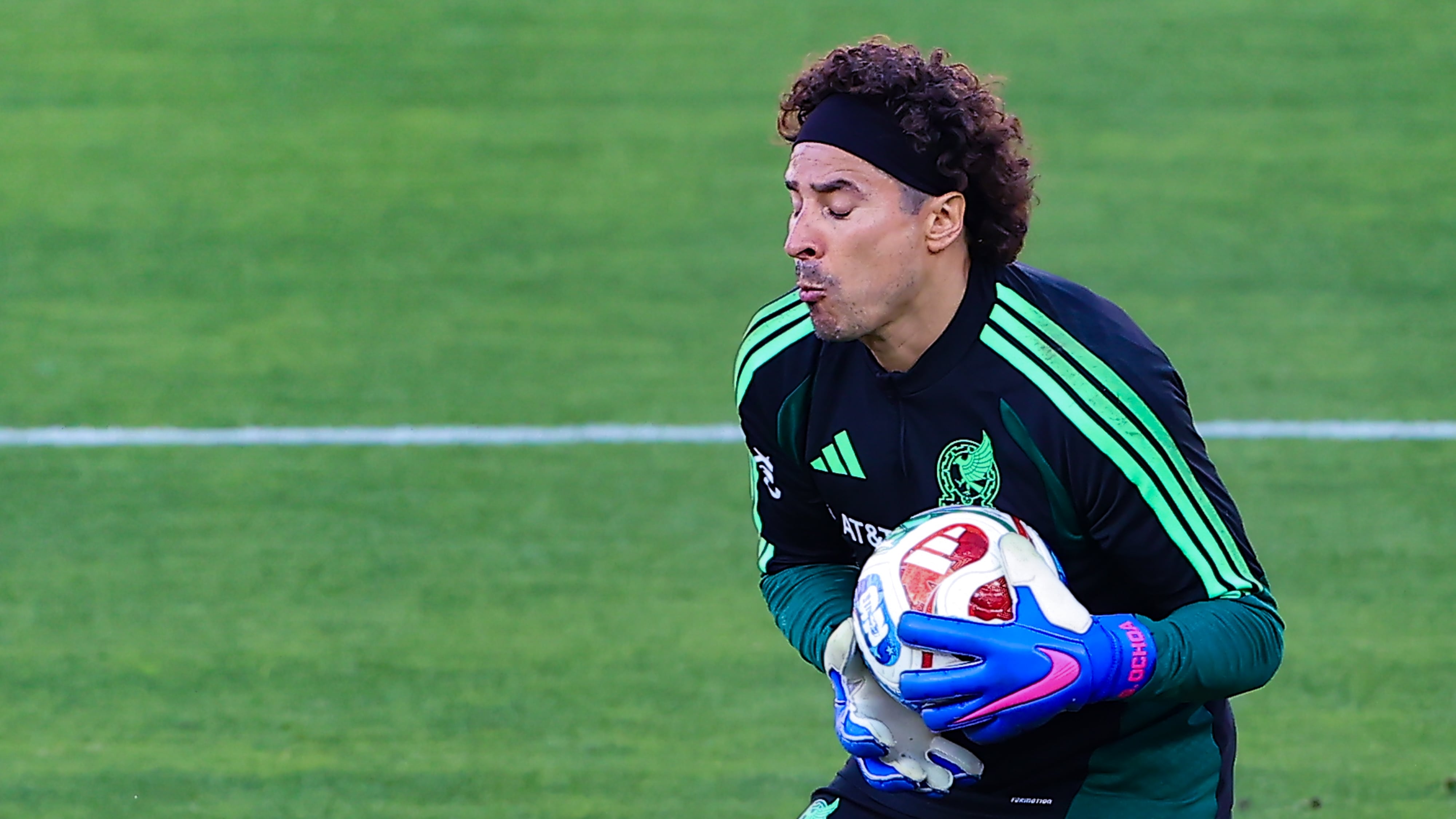 Guillermo Ochoa sería titular ante Sudáfrica.