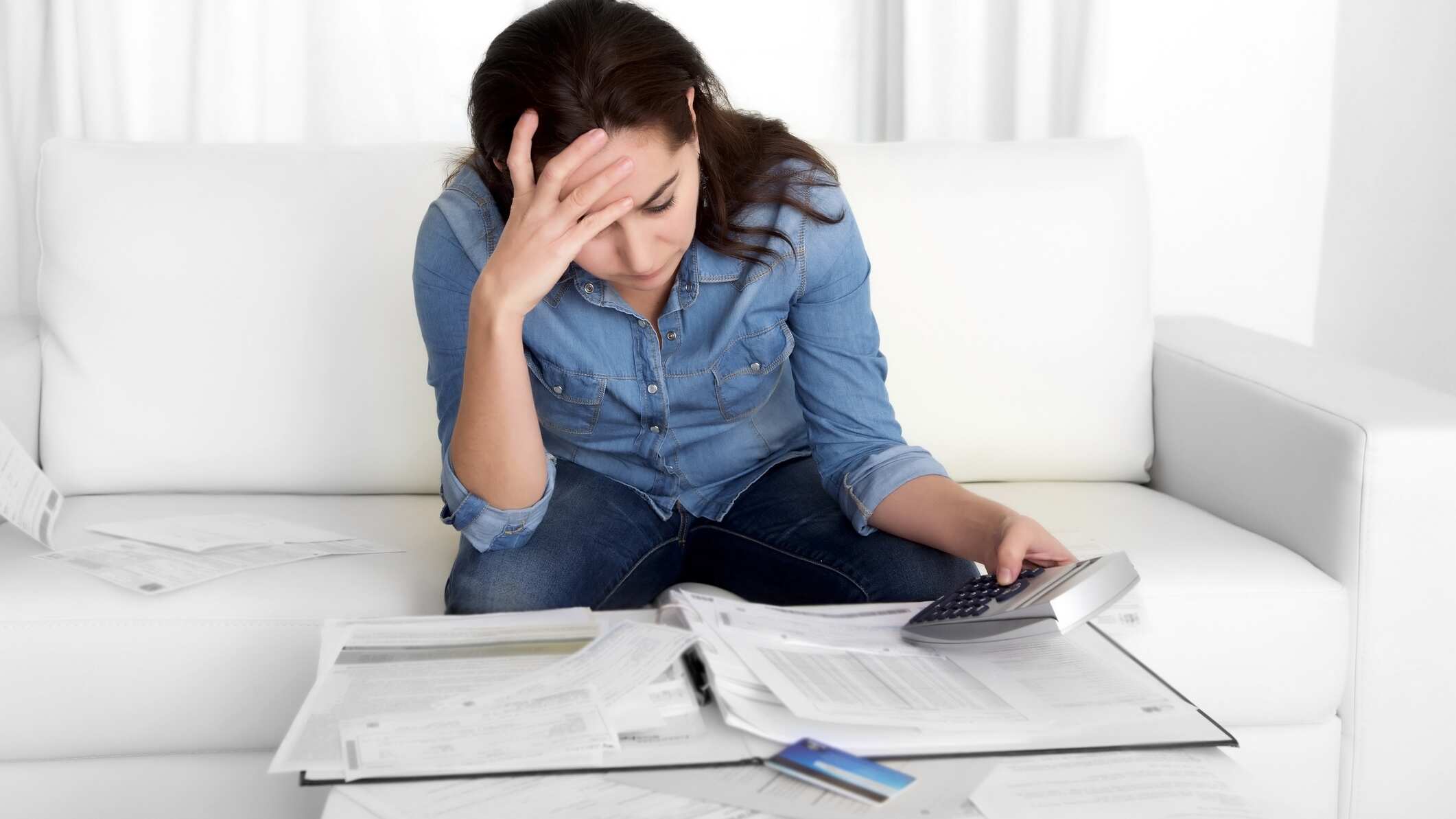 56% de los trabajadores reconoce que el estrés financiero le afecta mucho o "algo" su desempeño laboral.