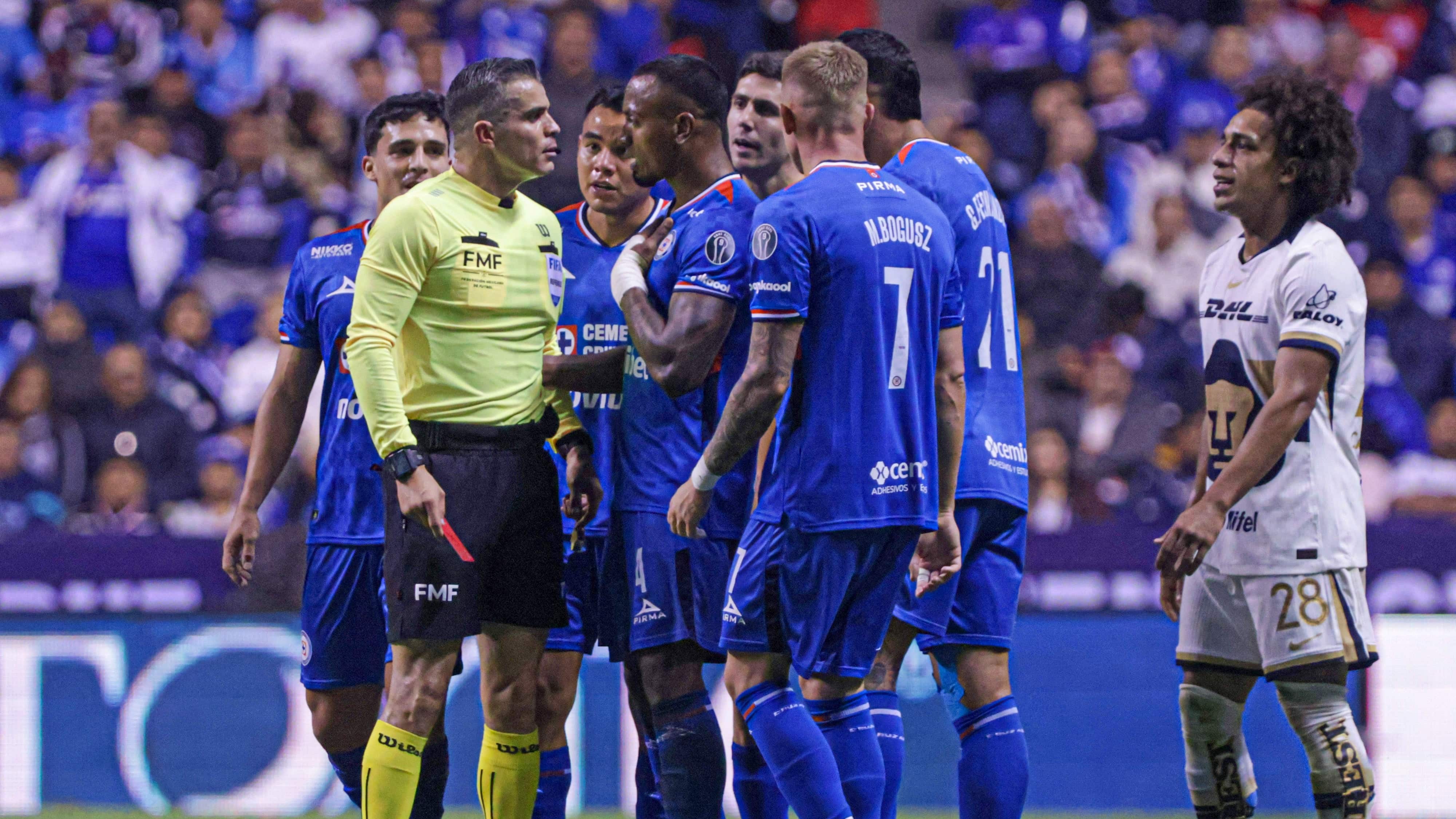 Fernando Hernández será castigado por perdonar la roja a Carrasquilla.