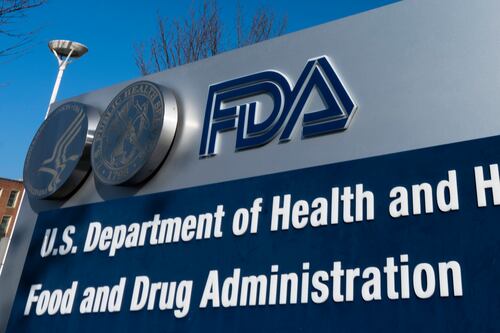 FDA solicita retirar 6 marcas de gotas oftálmicas por riesgo de infección 