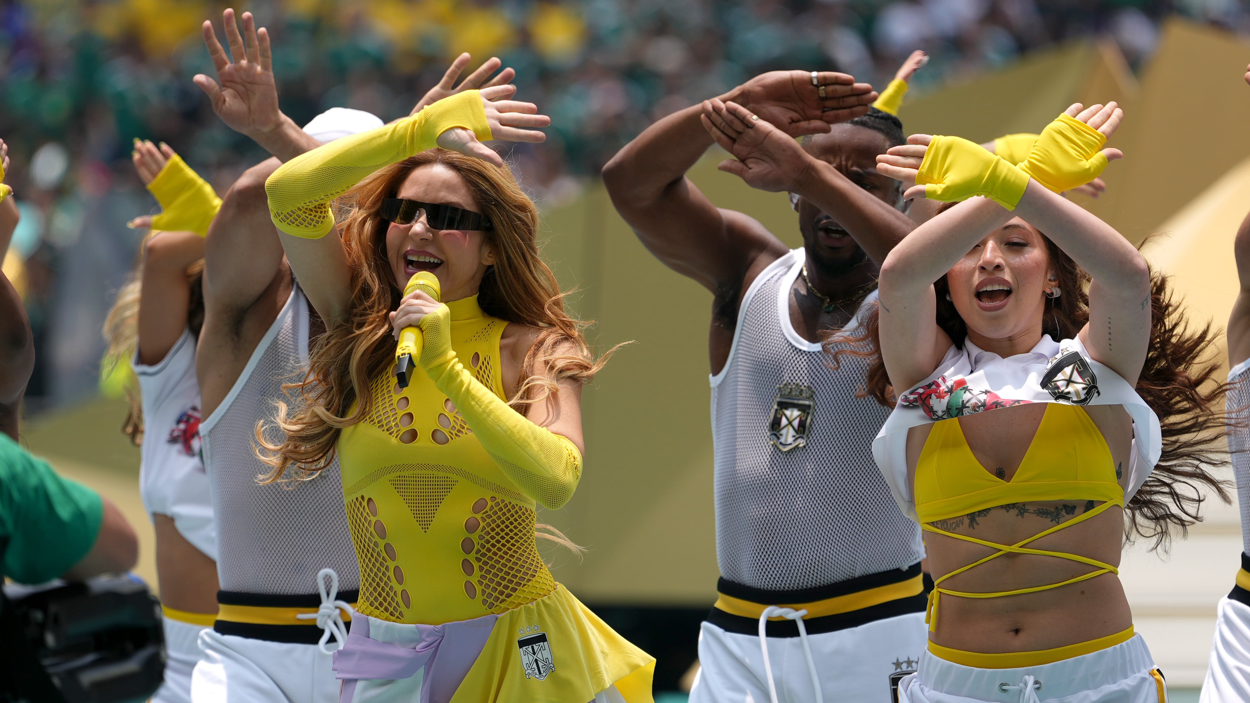 Shakira en la apertura de la fiesta del fútbol