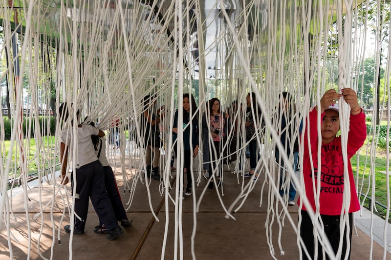 Del 26 de septiembre al 5 de octubre, el Bosque de Chapultepec se transforma en un recorrido creativo con exposiciones, talleres, cine y más de 100 diseñadores que mostrarán cómo el diseño está en todo lo que nos rodea