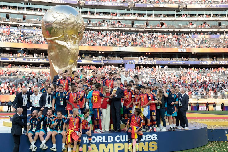España desbanca a Argentina al mando de clasificación FIFA y lidera también la femenina