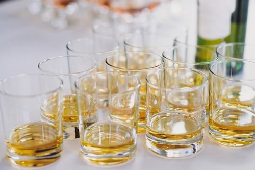 Suman 8 personas fallecidas por beber alcohol adulterado en Mérida