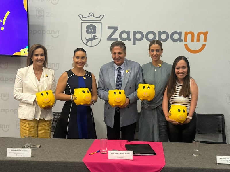 Más de 50 alcancías llegaron a las oficinas municipales con la campaña Teletón 2025. CORTESÍA