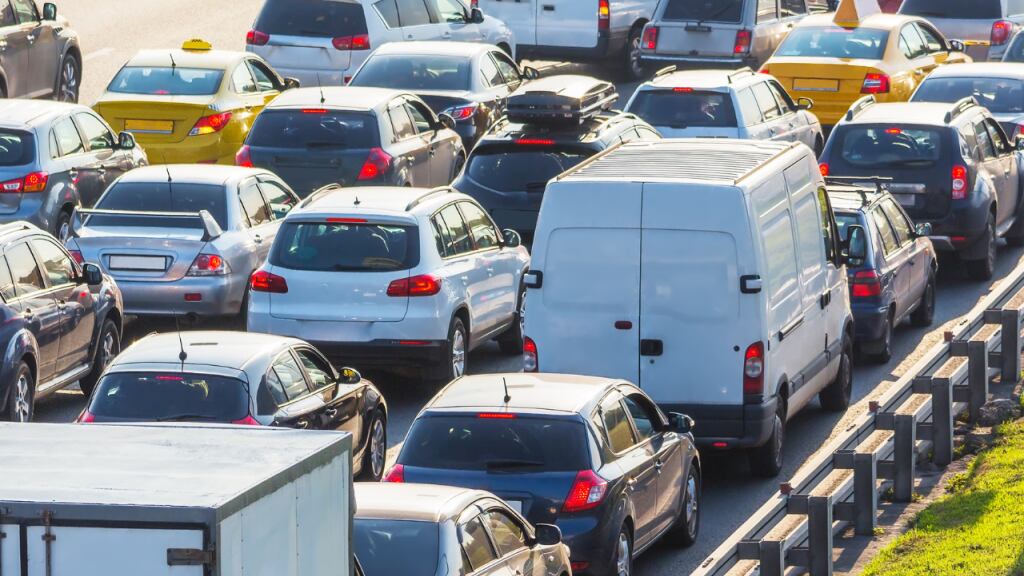 La Guardia Nacional está presente en ambas vías, el tráfico en la autopista México-Puebla con dirección a CDMX está prácticamente detenido.