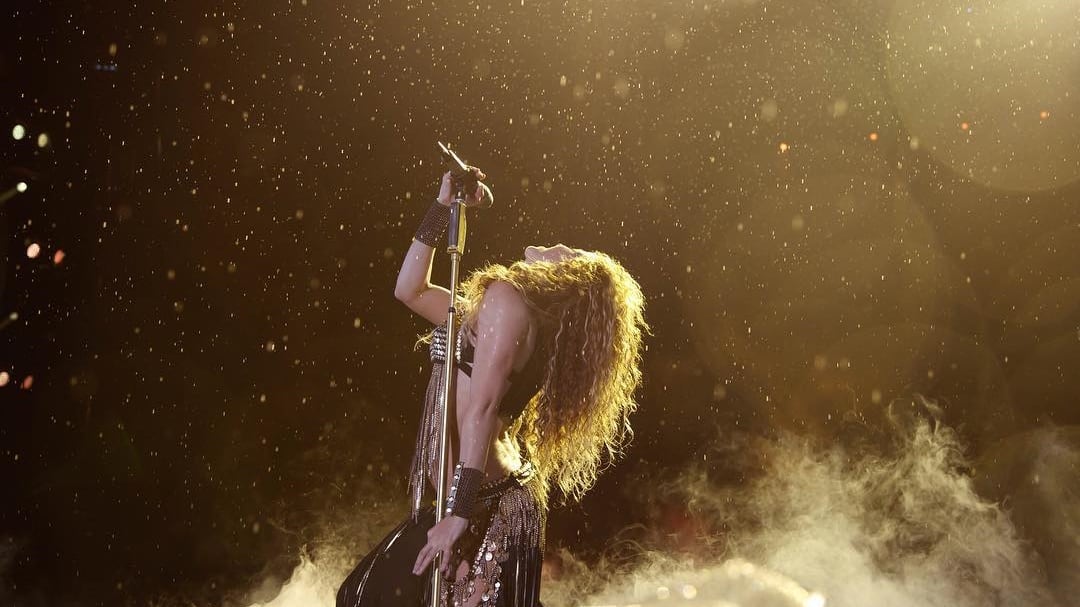 Shakira está de cumpleaños y hoy sus fanáticos recuerdan su gran cantidad de discos y sus temas inolvidables que hicieron bailar y llorar a todos.
