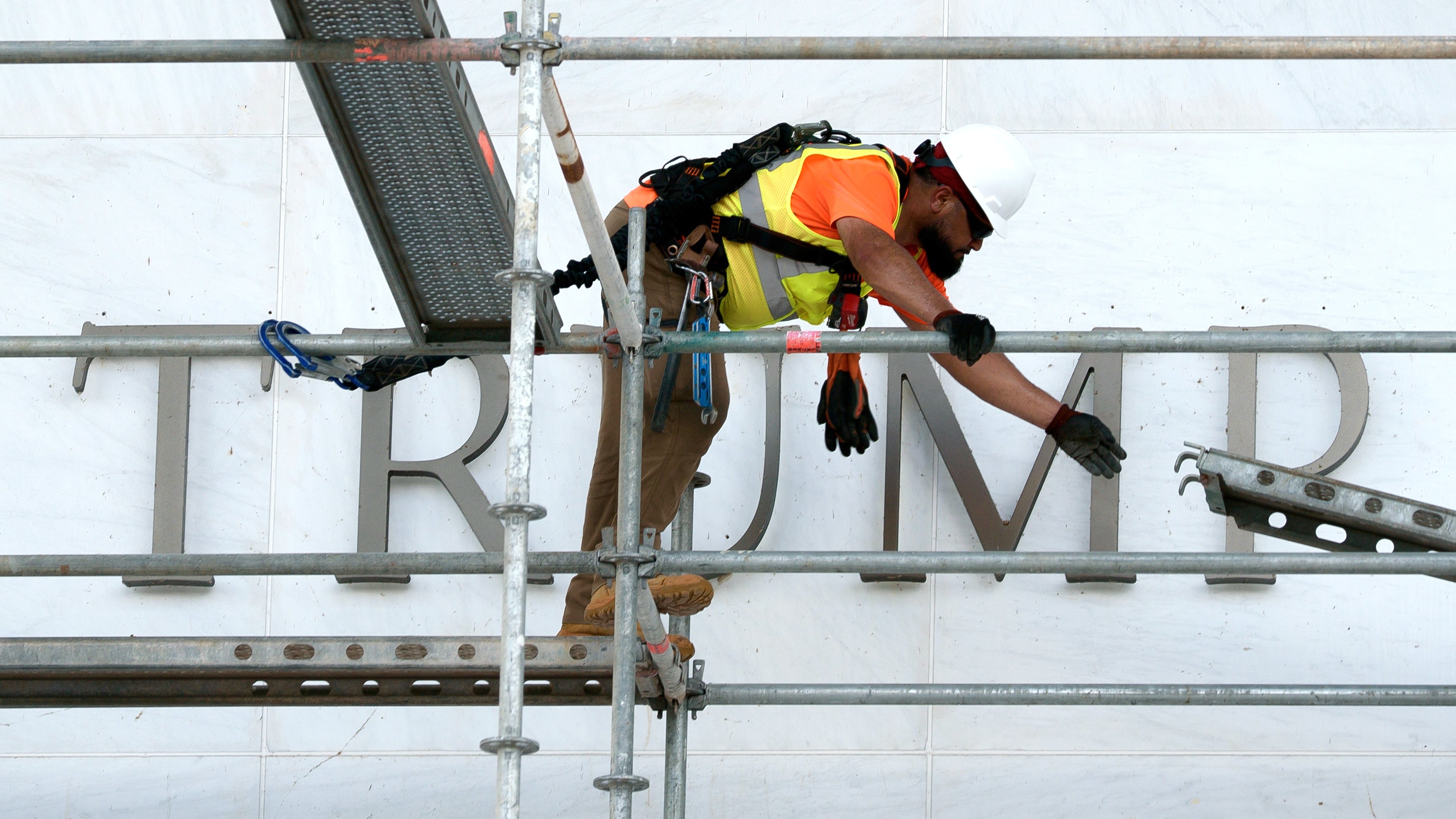Nombre de Trump es retirado del Kennedy Center