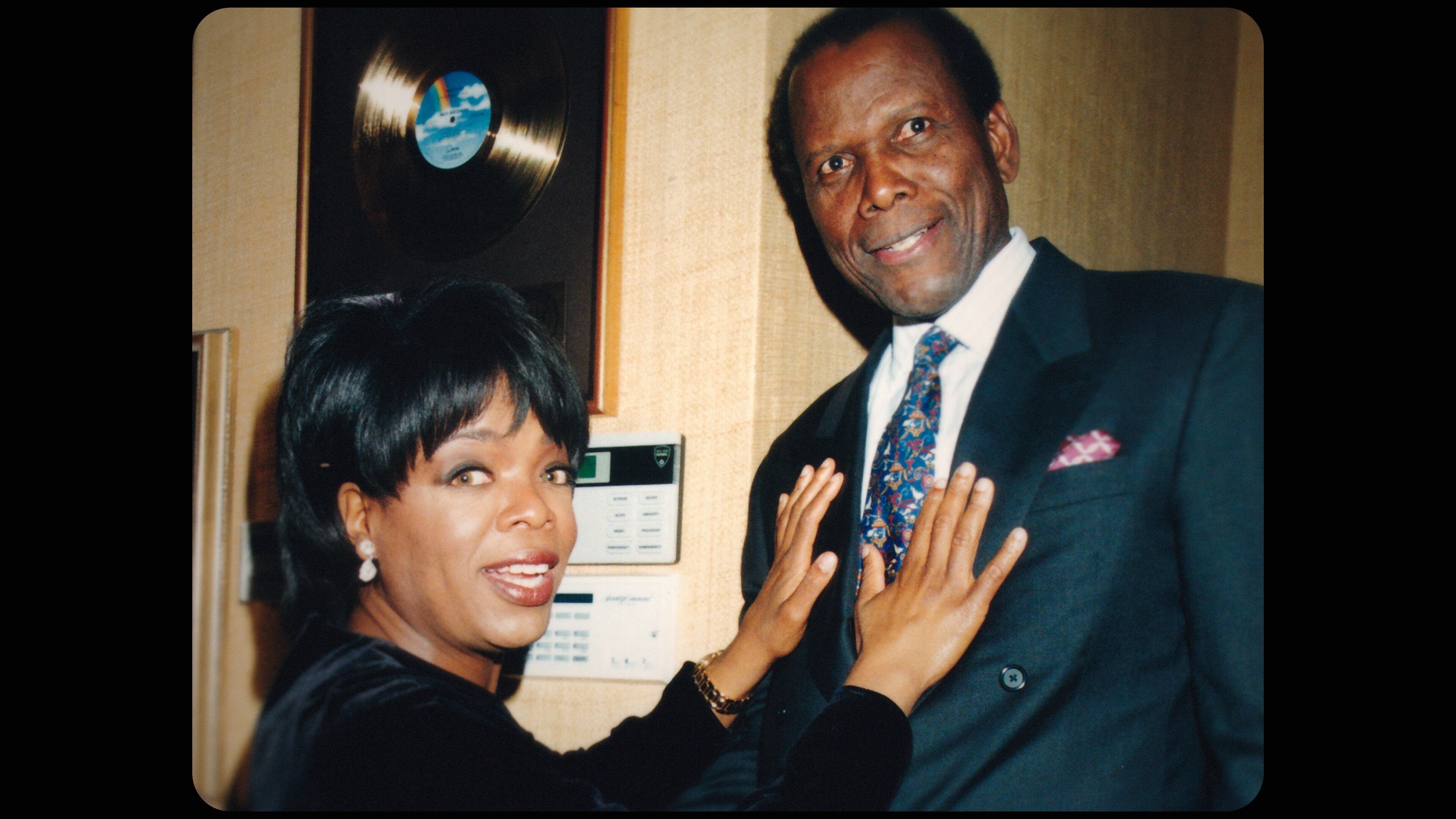 Oprah Winfrey y, recientemente, Cher han recordado a Sidney Poitier como una figura conmovedora, tanto en Hollywood como en sus vidas.
