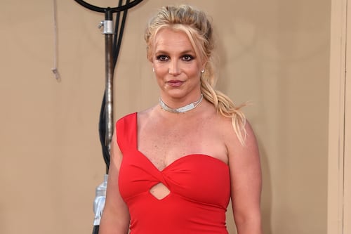 Acusan a Britney Spears de actuar de manera errática con un cuchillo en un restaurante
