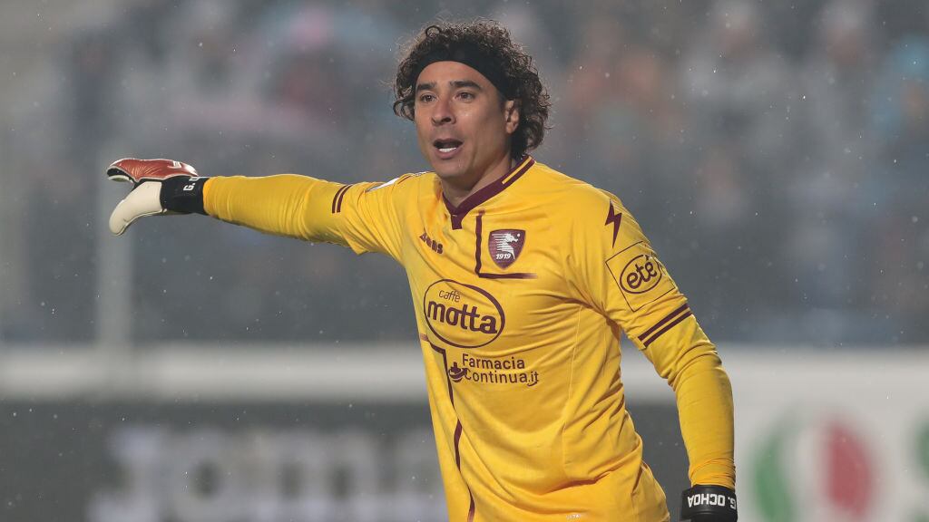 Guillermo Ochoa regresó al futbol europeo para jugar con el Salernitana de la Serie A.