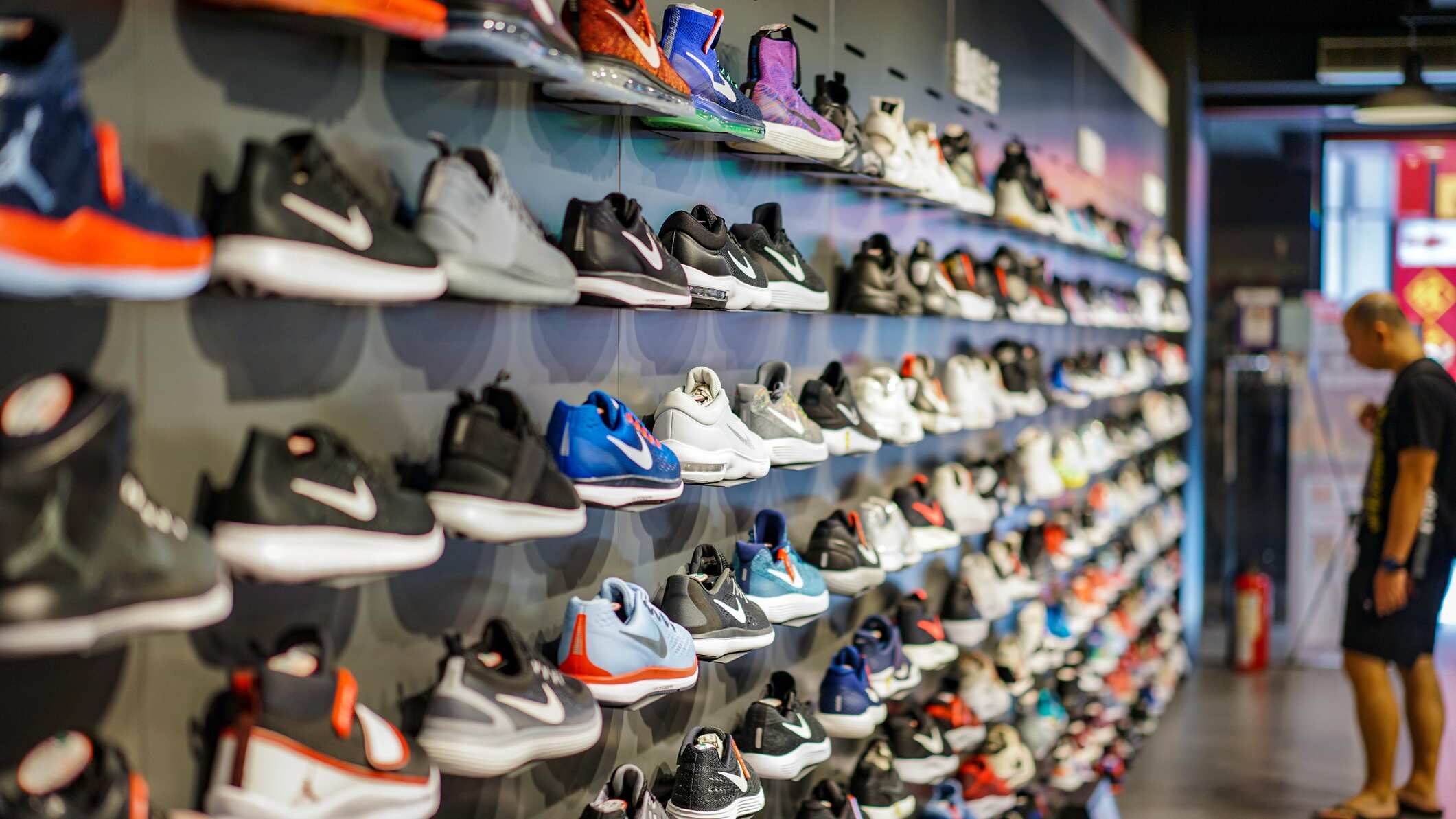 Este 22 y 23 de diciembre regresa la tradicional expo Fuego del Barrio que se llevará a cabo en la Expo Reforma, donde podrás encontrar una gran variedad de productos como ropa, accesorios y por supuesto, tenis