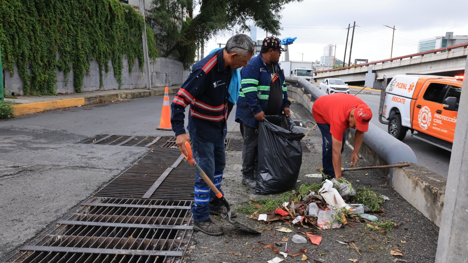 El titular de Servicios Públicos señaló que solamente hace falta que la gente haga conciencia y no tire basura.