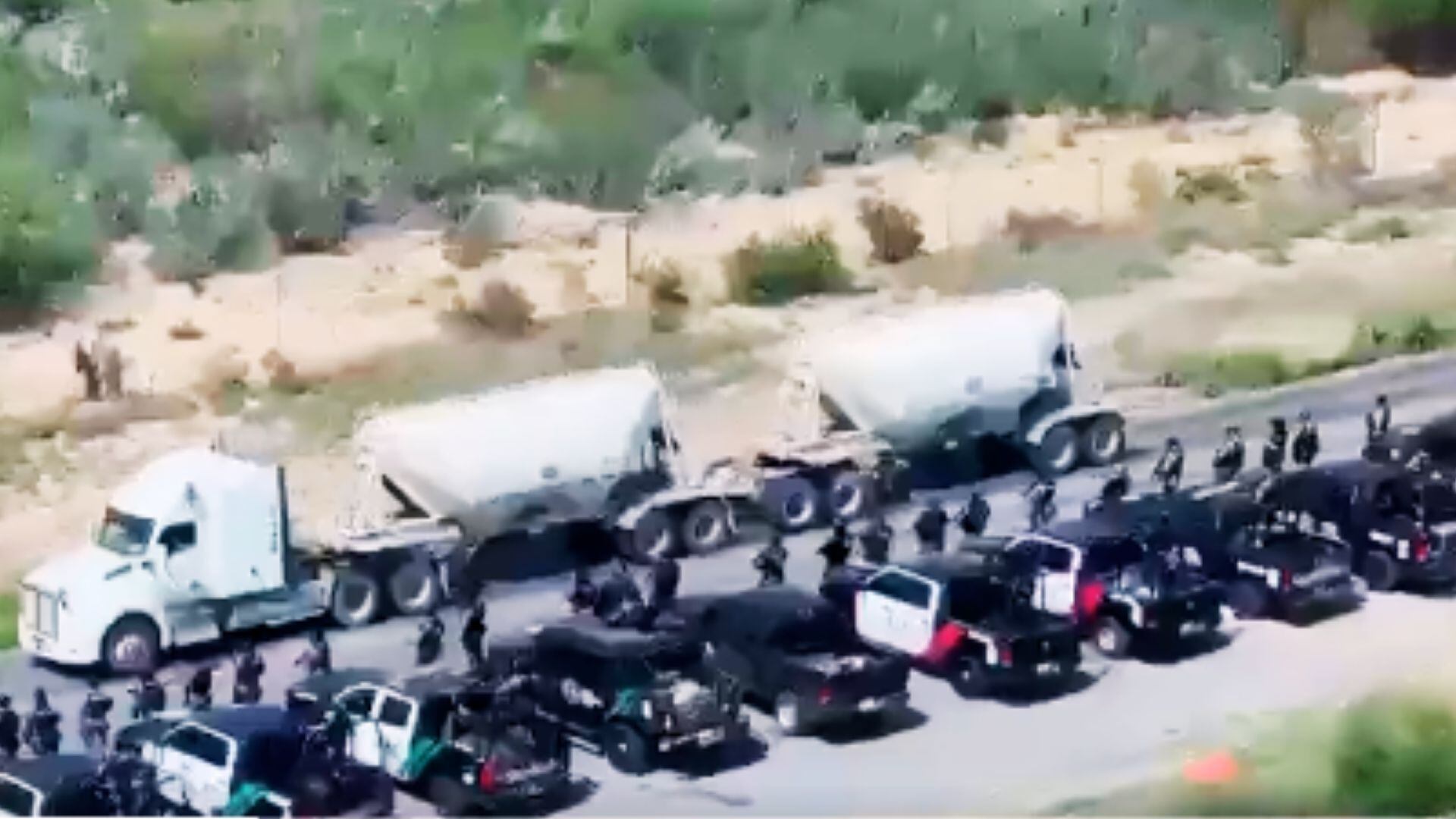 El operativo se derivó de un enfrentamiento que tuvo lugar el martes en la carretera mencionada donde un policía estatal falleció.