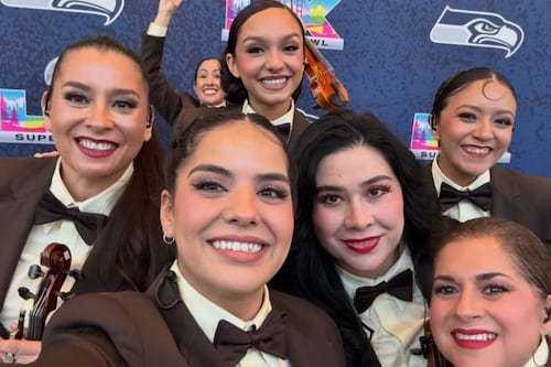 Ellas son mariachi ‘Las Divas’, las mexicanas que acompañaron a Bad Bunny en el Super Bowl