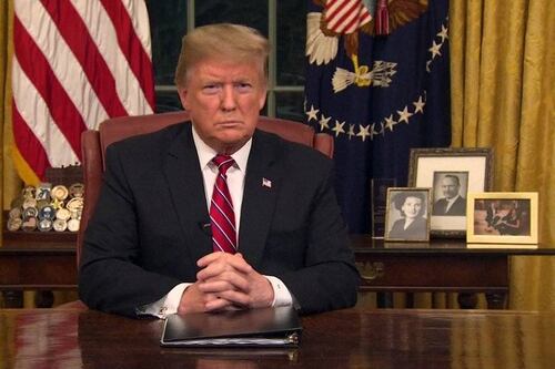 Trump exige fondos para terminar con la “crisis” en la frontera con México resignado a que su muro sea una valla de acero