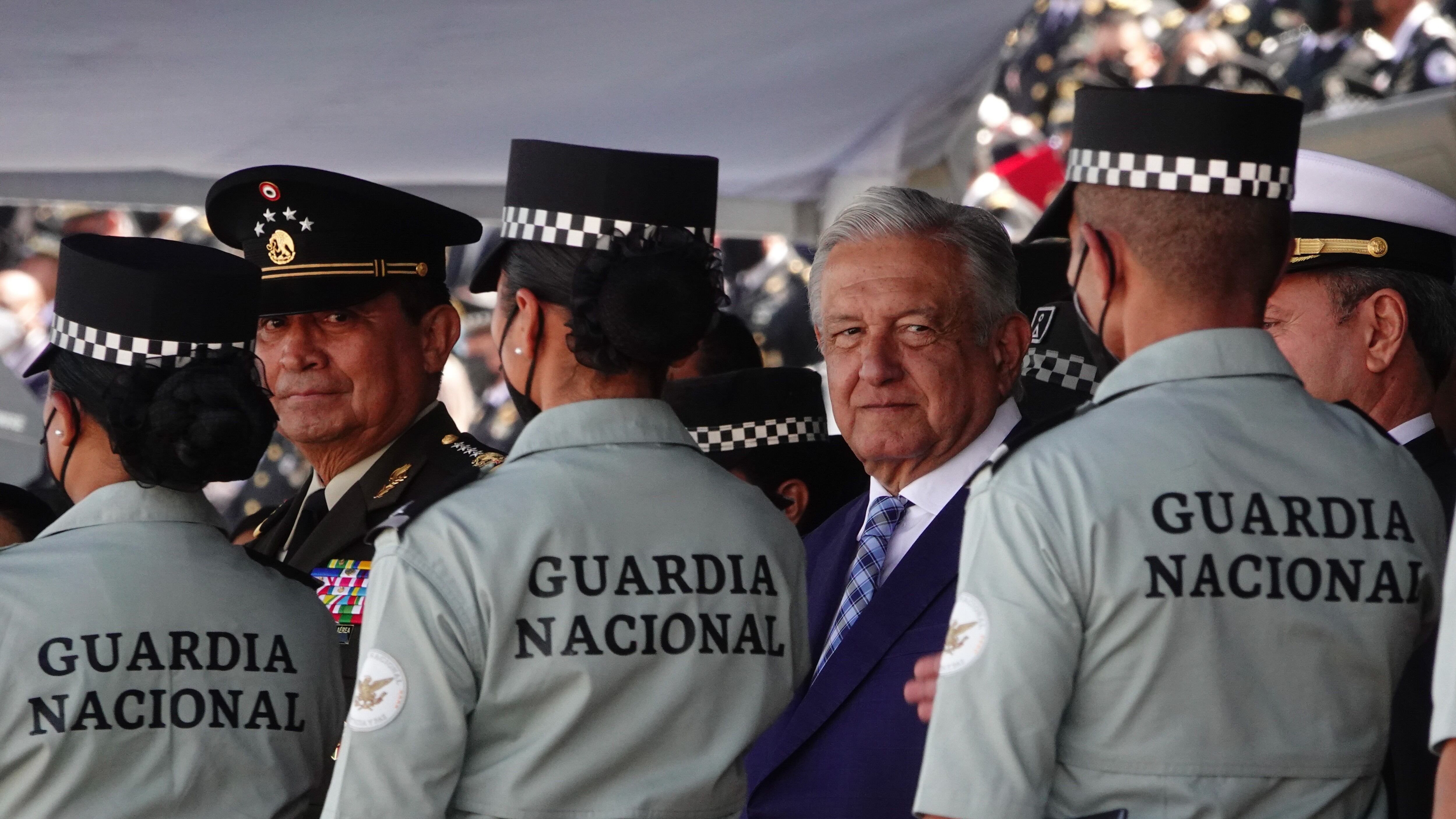 CIUDAD DE MÉXICO, 30JUNIO2022.- Andrés Manuel López Obrador, presidente de México, Luis Cresencio Sandoval González, secretario de la Defensa Nacional de México y José Rafael Ojeda Durán y secretario de Marina encabezaron la ceremonia del del 3er Aniversario de la Guardia Nacional, en en las instalaciones del Heroico Colegio Militar, Campo Militar No 1-C, en la alcaldía Tlalpan.
FOTO: ROGELIO MORALES /CUARTOSCURO.COM