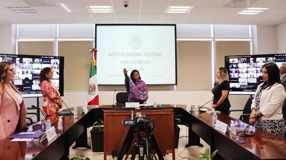 Ana Lilia Pérez Mendoza rinde protesta como Vocal Ejecutiva del INE en Guanajuato durante sesión extraordinaria del organismo electoral en la entidad.