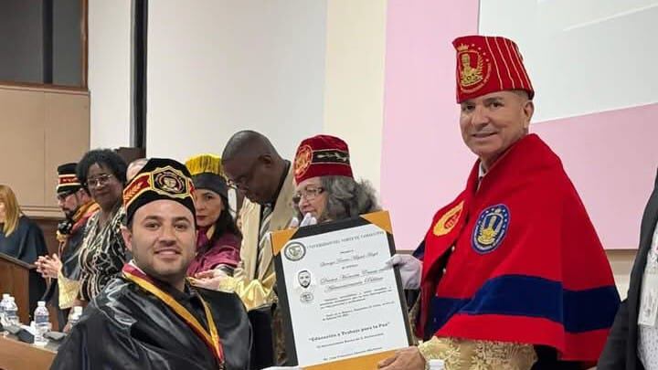 Quiroga dijo que la distinción lo motiva aún más a seguir trabajando por la gente.