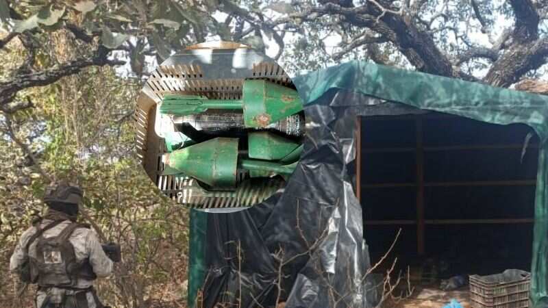 Aseguran 11 explosivos en campamento en Jalisco