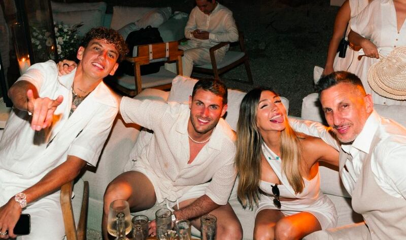 Lichnovsky y Santi Giménez son muy buenos amigos.