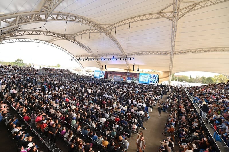 Unas cinco mil personas se reunieron a escuchar el II informe de la gobernadora.