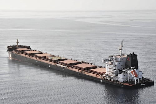 Irán amenaza con interrumpir el transporte marítimo en tres vías importantes si continúa el bloqueo de Estados Unidos