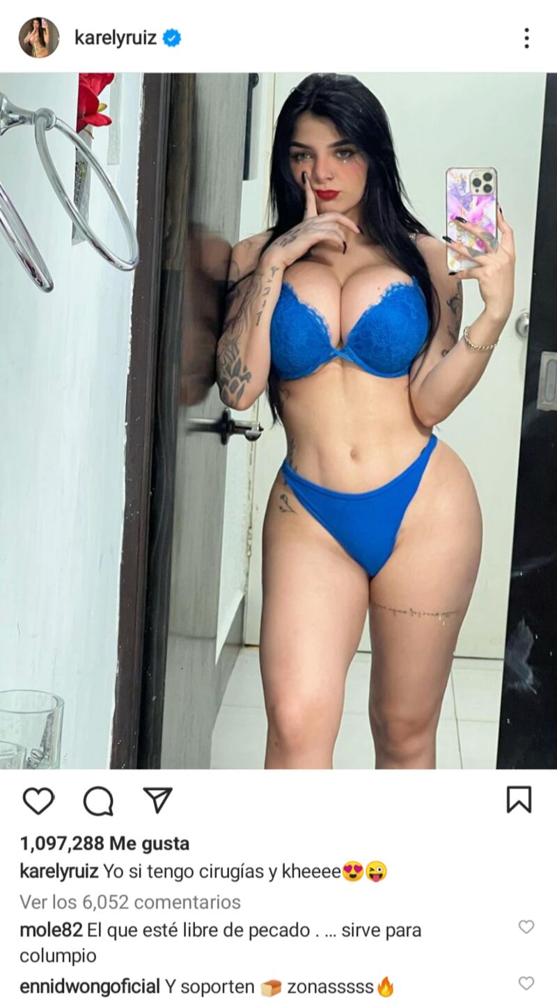 “Feliz inicio de semestre”: Estudiante de medicina va a clases con calcomanía de Karely Ruiz pegada en su libro