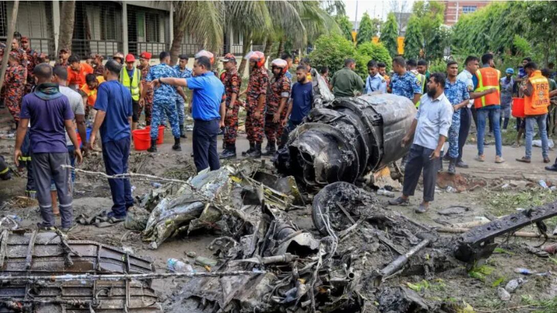 accidente aéreo en Bangladés