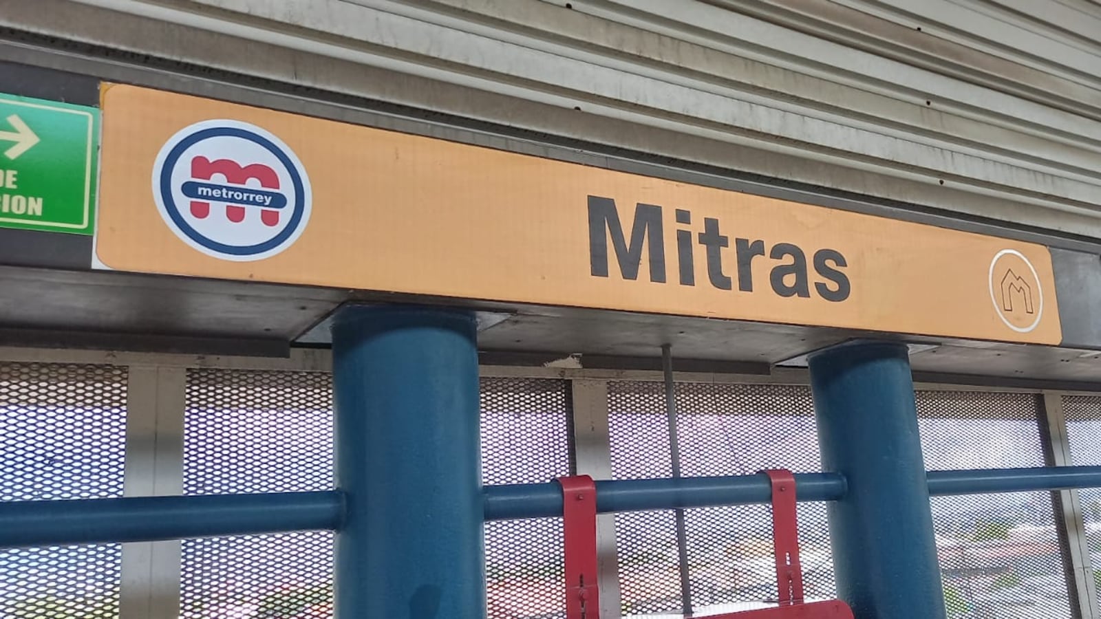 En esta estación hay transferencia con la Ecovía y el transbordo con una ruta de TransMetro.