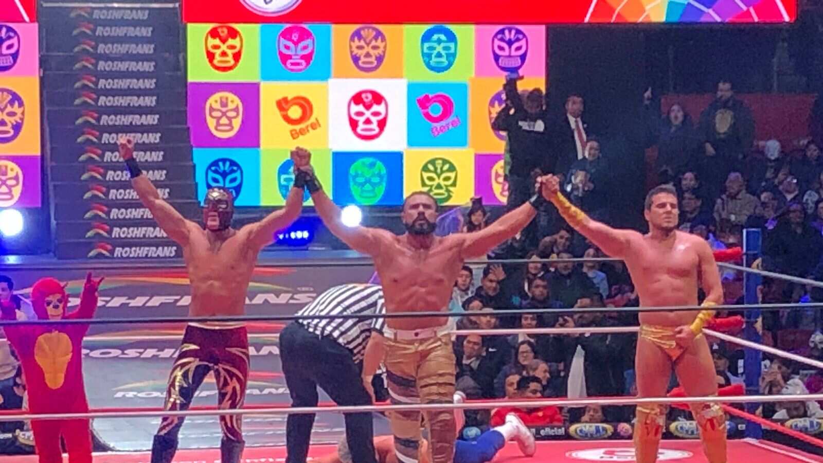 Andrade el ídolo triunfó en la Arena CDMX.