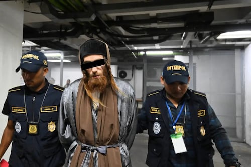 Vinculan a proceso a Yoel “N”, líder de secta judía, por explotación y trata de menores