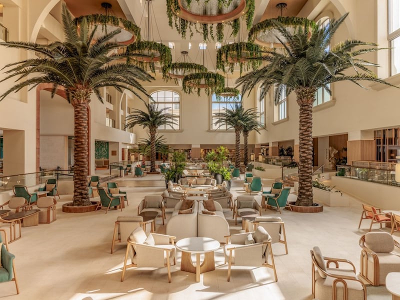 Lobby principal de Hyatt Zilara Cancún con diseño inspirado en el Caribe mexicano