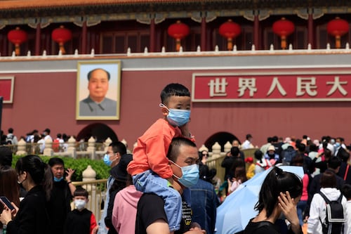 China en alerta por aumento de casos de Covid-19; imponen nuevos confinamientos