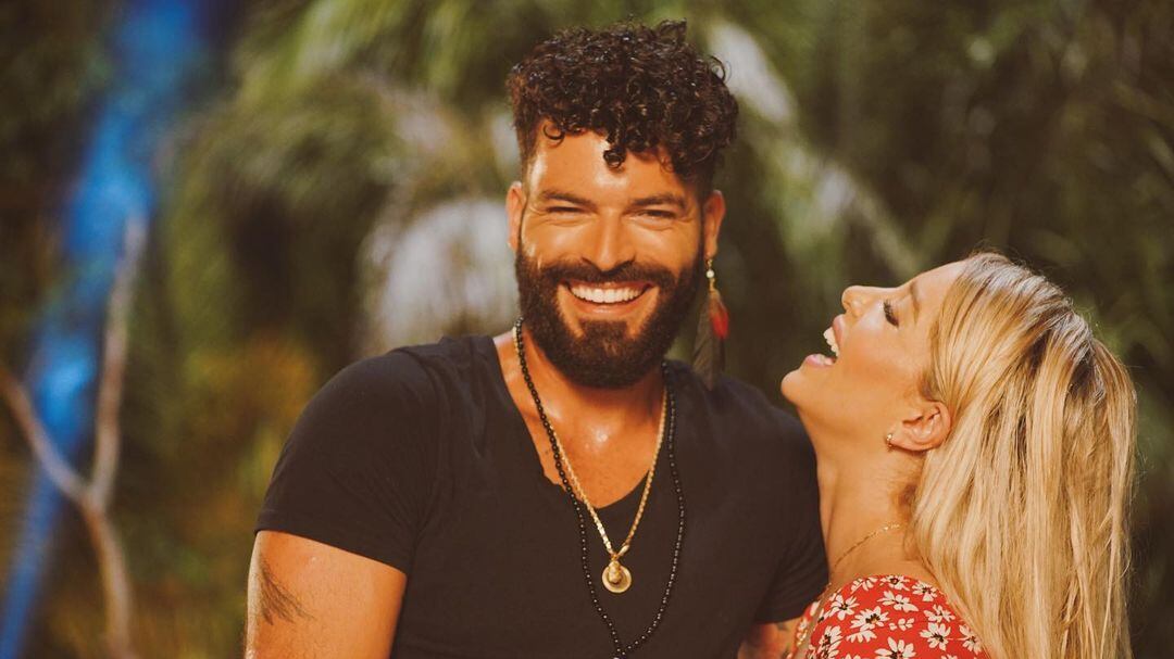 A pesar de que producción se dio cuenta, ya era un poco tarde, pues no podían parar las grabaciones