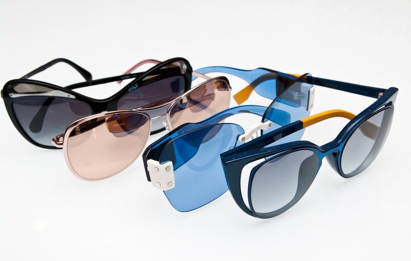 La primavera llegó y las altas temperaturas también, los protagonistas de los días soleados siempre son y serán esos lentes oscuros que le van bien a nuestro estilo. Los oftalmólogos de +Visión nos dicen cómo prevenir daños oculares usando gafas polarizadas.