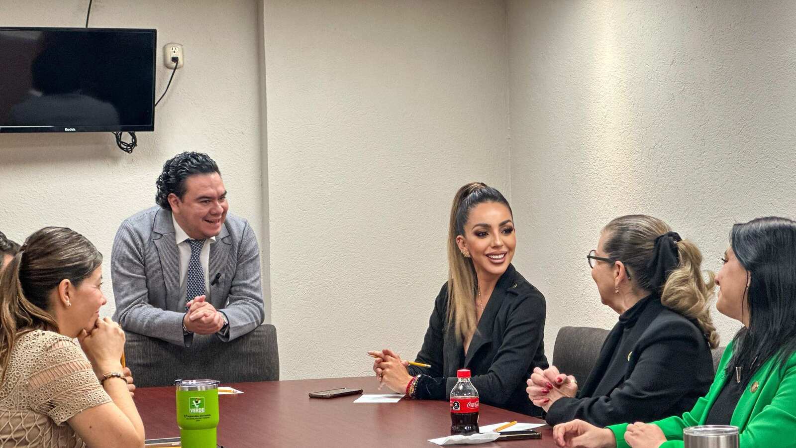 Puerto Vallarta podría enfrentar un revés en su industria turística. La legisladora Yussara Canales ha propuesto una prórroga de un año para la implementación del nuevo impuesto de 42 dólares por persona para los cruceros turísticos, el cual estaba programado para entrar en vigor en enero de 2025.