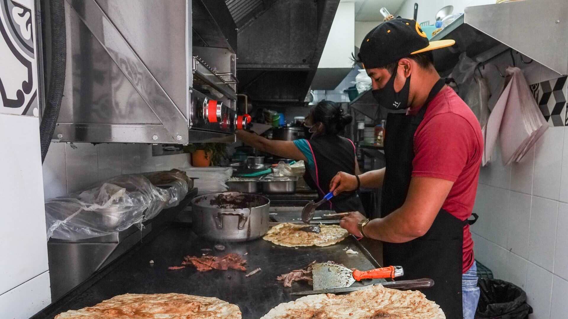 Canadá abre vacantes de cocinero con sueldos de 33 mil pesos