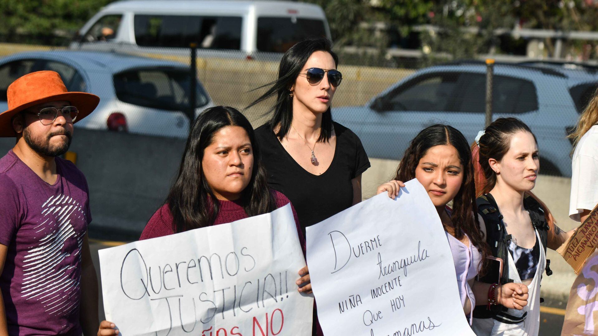 Victoria Figueiras cierra Periférico por juez que liberó abusados de su hija
