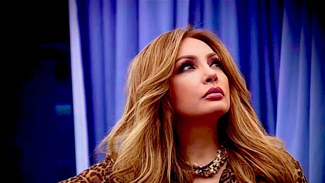 La actriz y cantante ha hecho algunas revelaciones polémicas en el reality show.