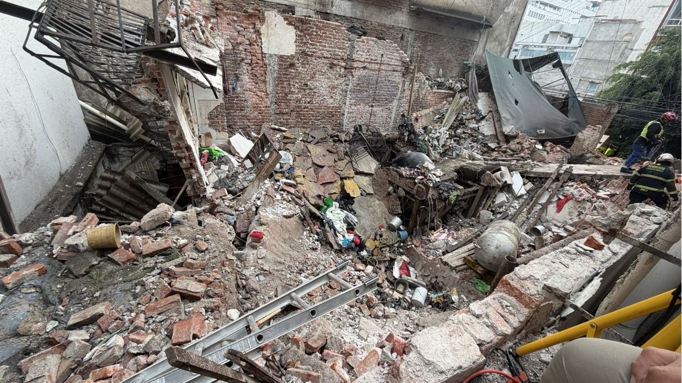 Hallan cuerpo sin vida en derrumbe de vivienda