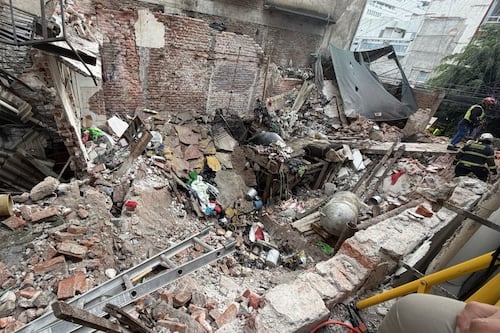Imágenes del derrumbe en la Roma: así fue el rescate entre escombros tras el colapso de una vivienda